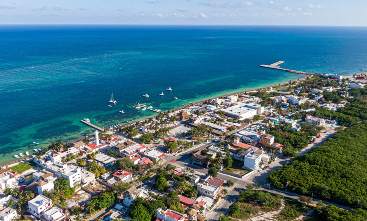 Vista aérea Puerto Morelos pueblo