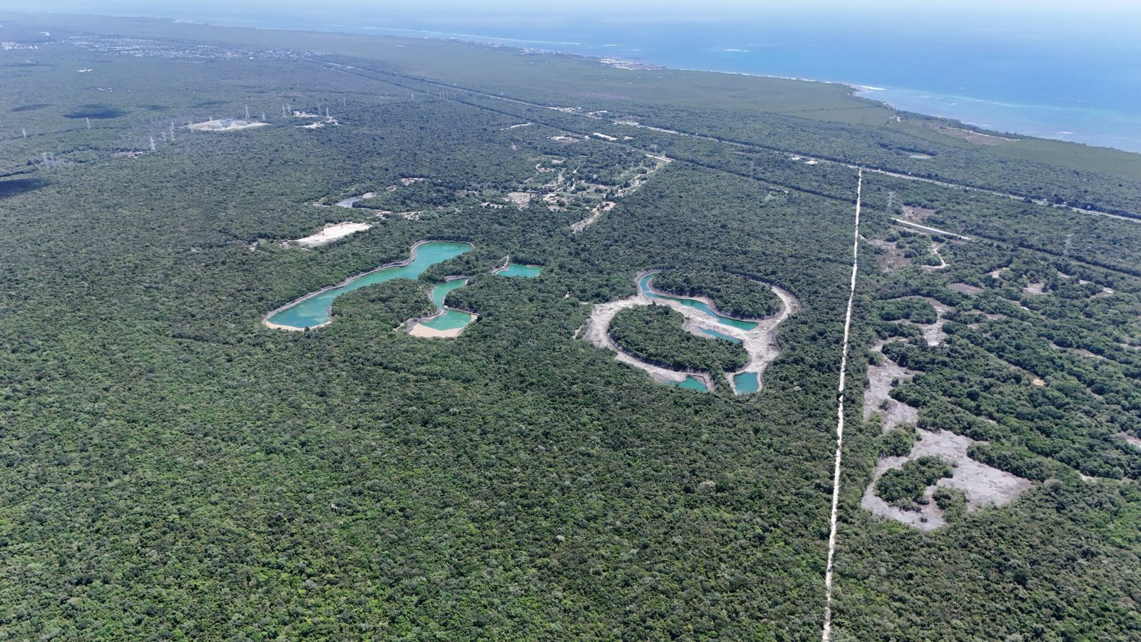 Vista aérea del entorno cercano en Puerto Morelos